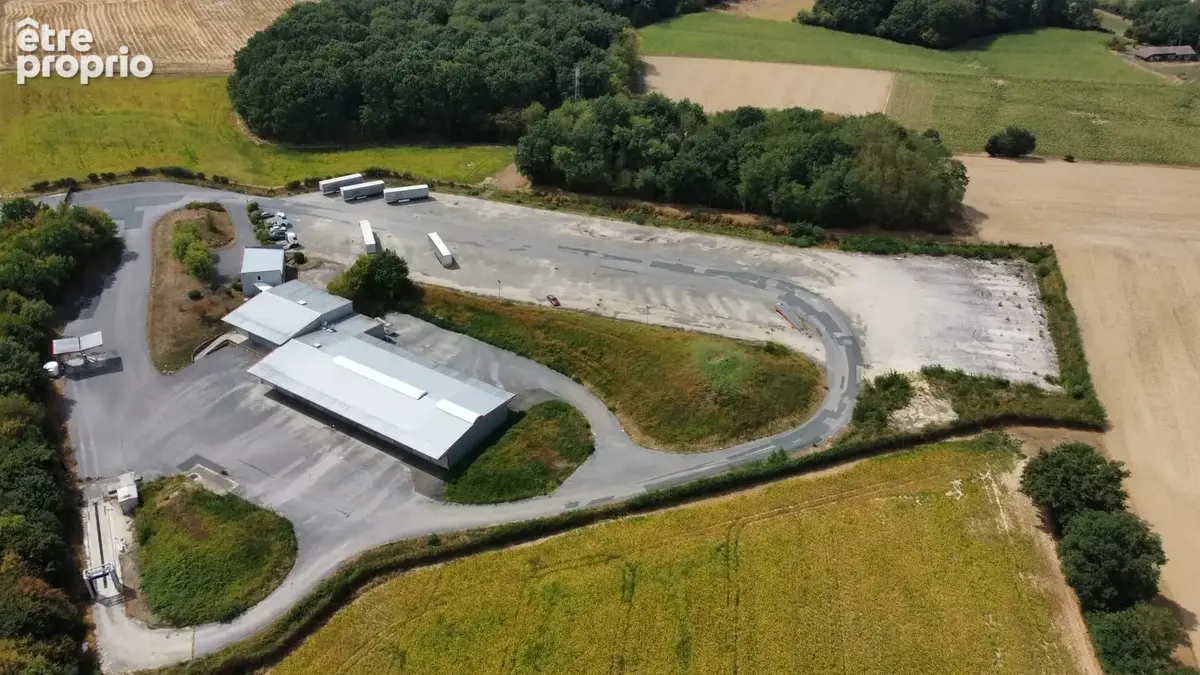 A vendre - batiment logisitque 1600m2 avec terrain 37 000m2 - courtes(01) - photo 18