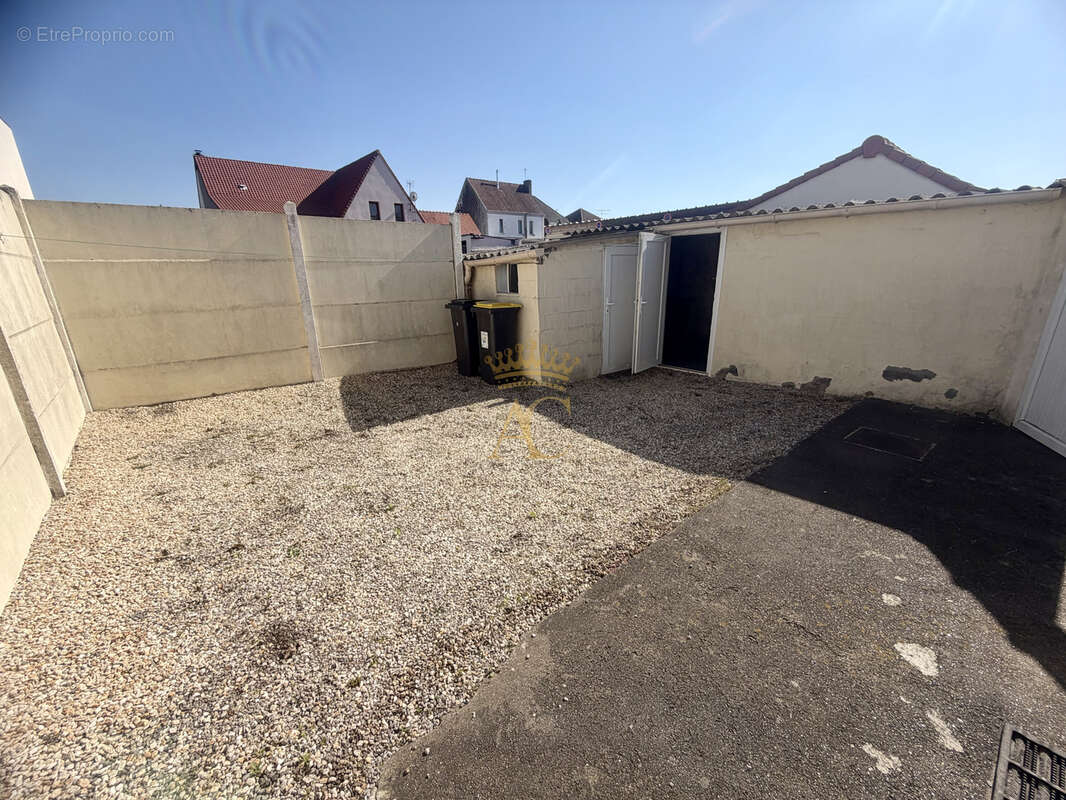 Idéal investissement locatif ou première acquisition : Maison à rénover dans un secteur calme de TREPIED - photo 6