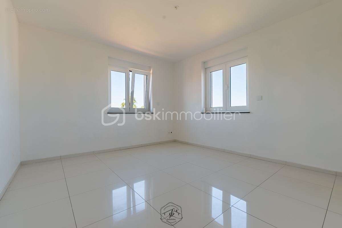 Propriété d’exception avec piscine intérieure – Prestations haut de gamme - photo 9