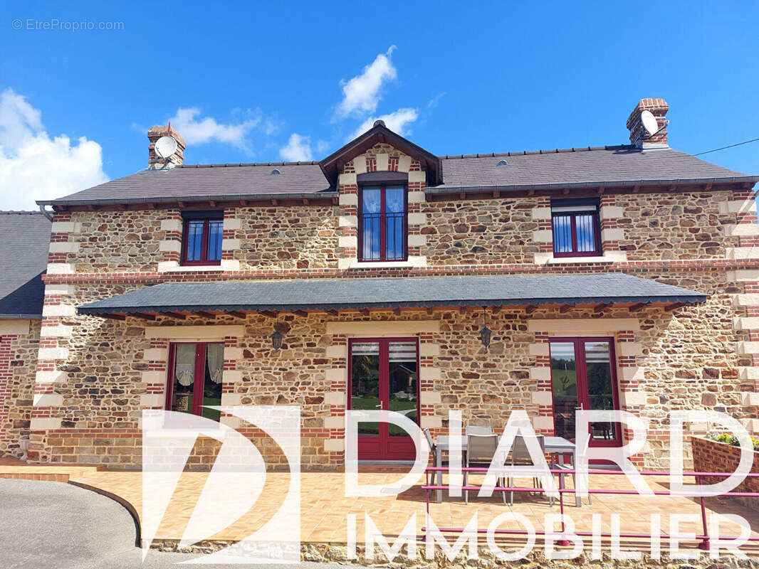 Maison à DOMALAIN
