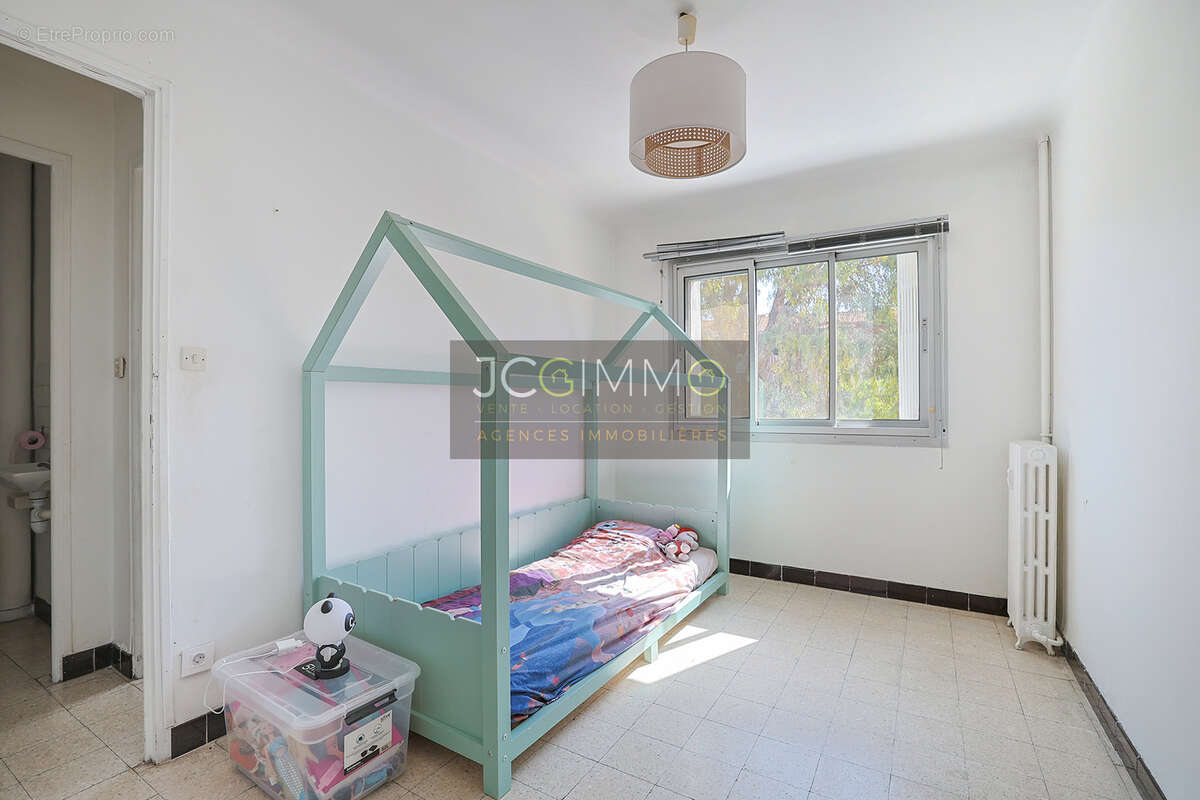 Hyeres (olbius riquier) - appartement t4 - loggia - cave - parking - photo 11