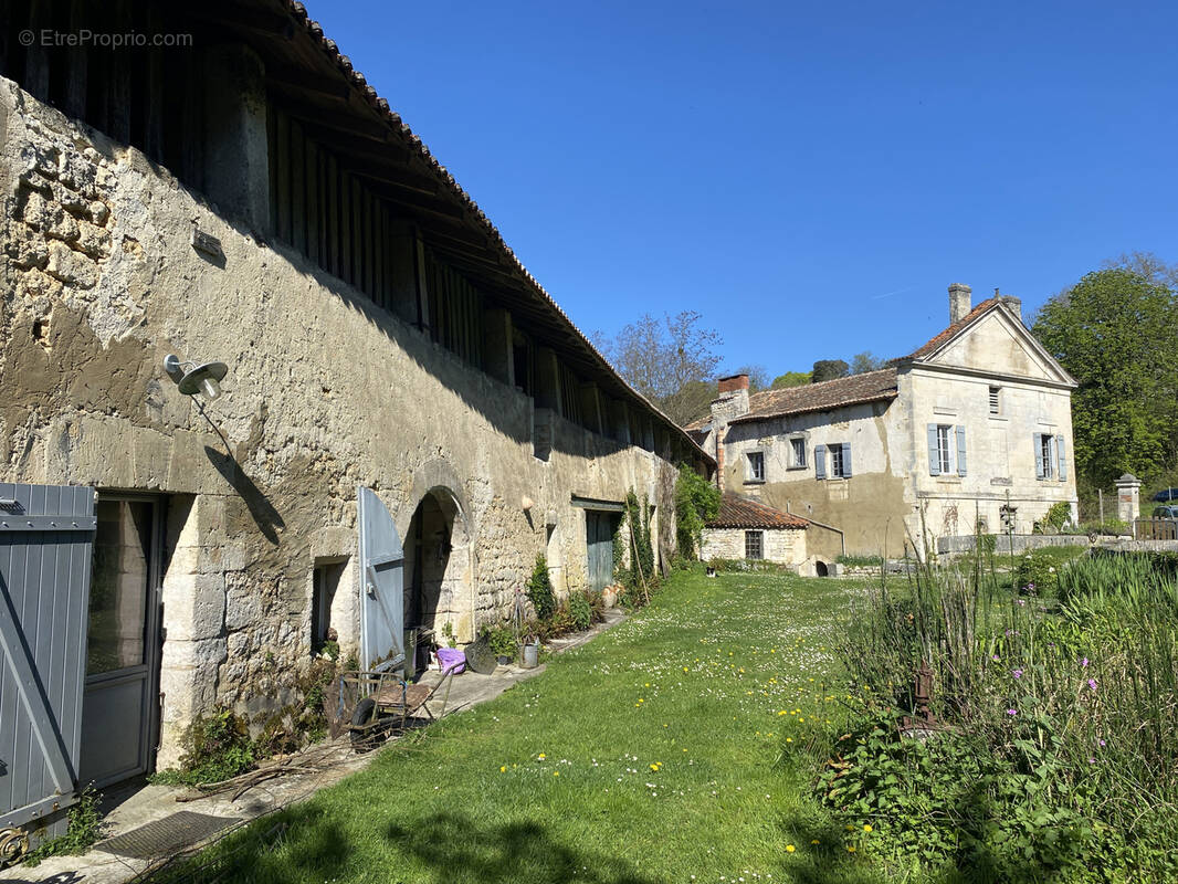 Maison à PUYMOYEN