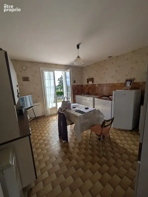 Maison de plain-pied avec grande terrasse, garage et terrain clos - photo 4
