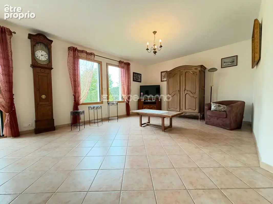 Appartement t5 - 112m² - 2 chambres - rez de jardin - garage - place de stationnement - cave - photo 4
