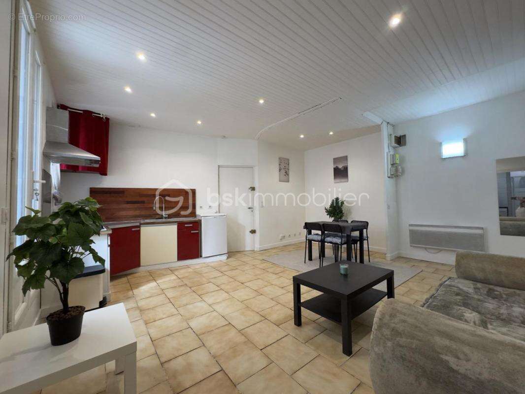 Appartement à MARSEILLE-5E