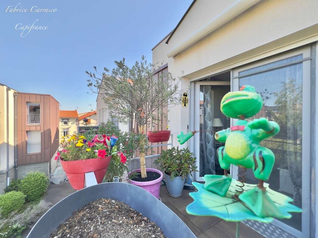 Appartement à vendre 3 pièces (63) T3 de 67,60 m² à Aulnat résidence récente et sécurisée - photo 2