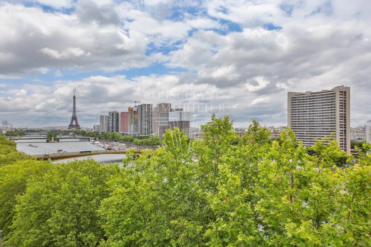 Appartement à PARIS-16E