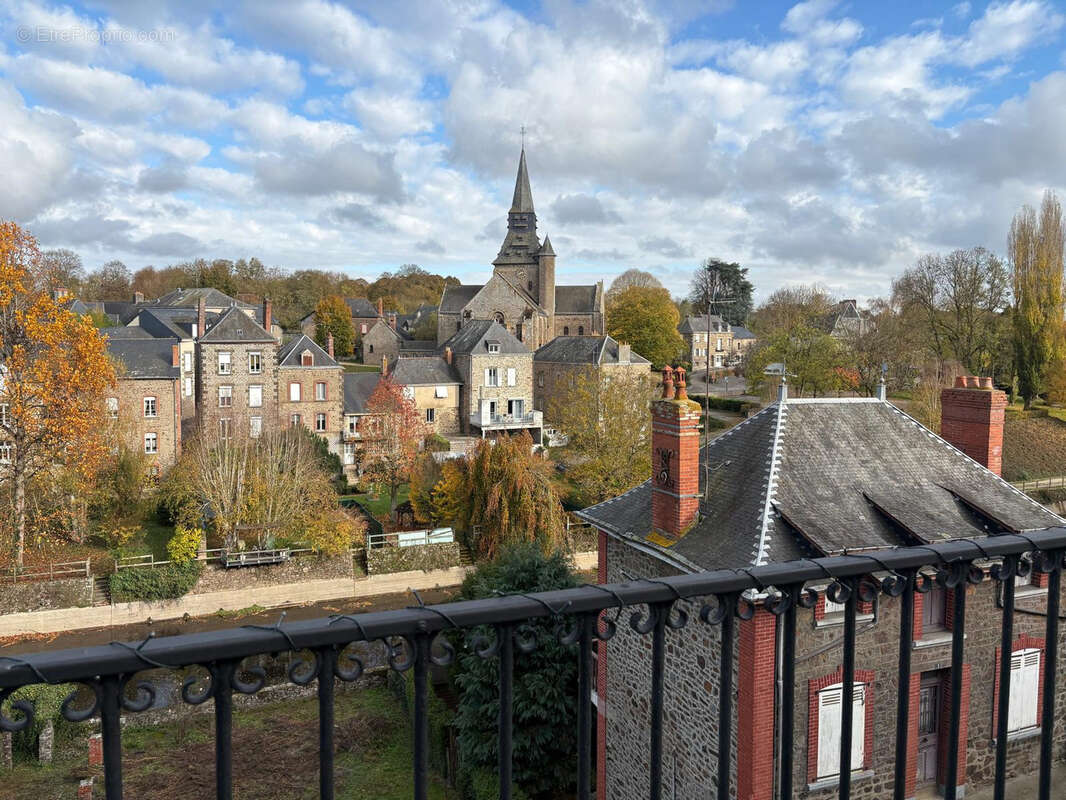 Maison à AMBRIERES-LES-VALLEES