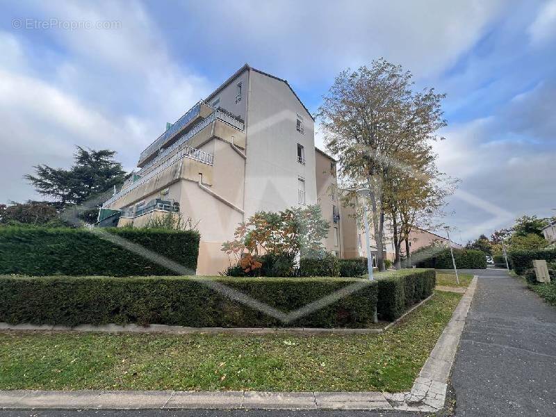 Appartement à COMBS-LA-VILLE