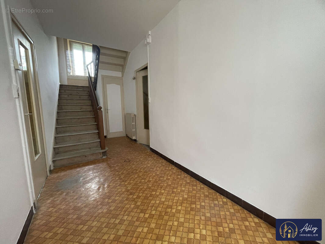 Immeuble 2 appartements YDES - Appartement à YDES