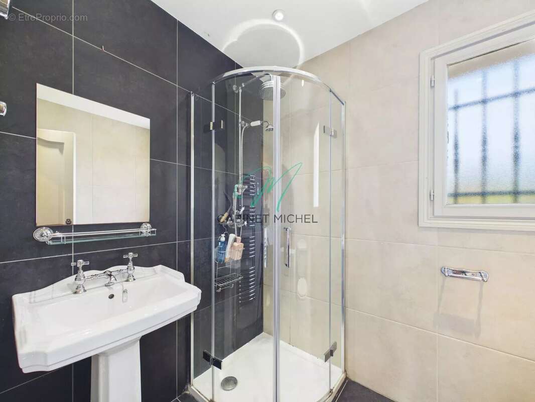 Maison à ROQUEFORT-LES-PINS