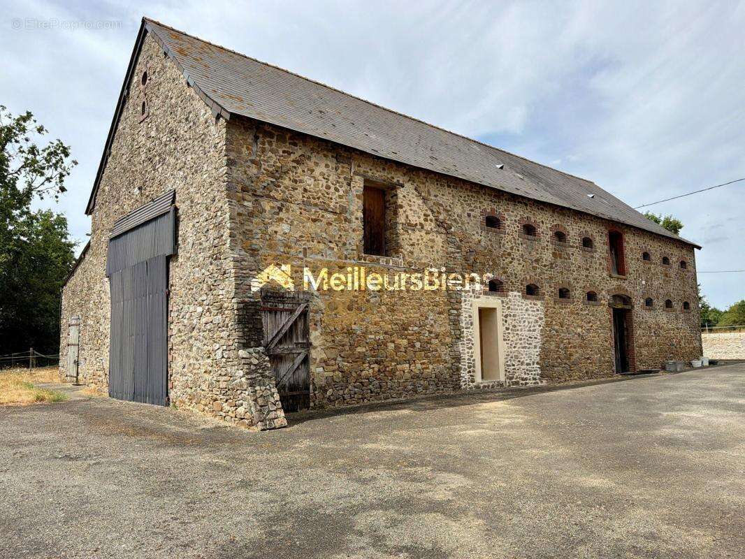 Maison en pierres de plain-pied avec dépendances sur 2,5 hectares – Saint-Saturnin-du-Limet (à 5 min de Renazé) - photo 7