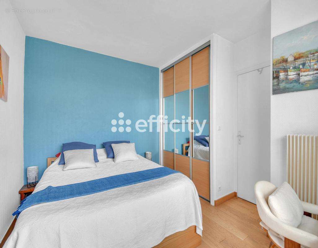Appartement à COURBEVOIE
