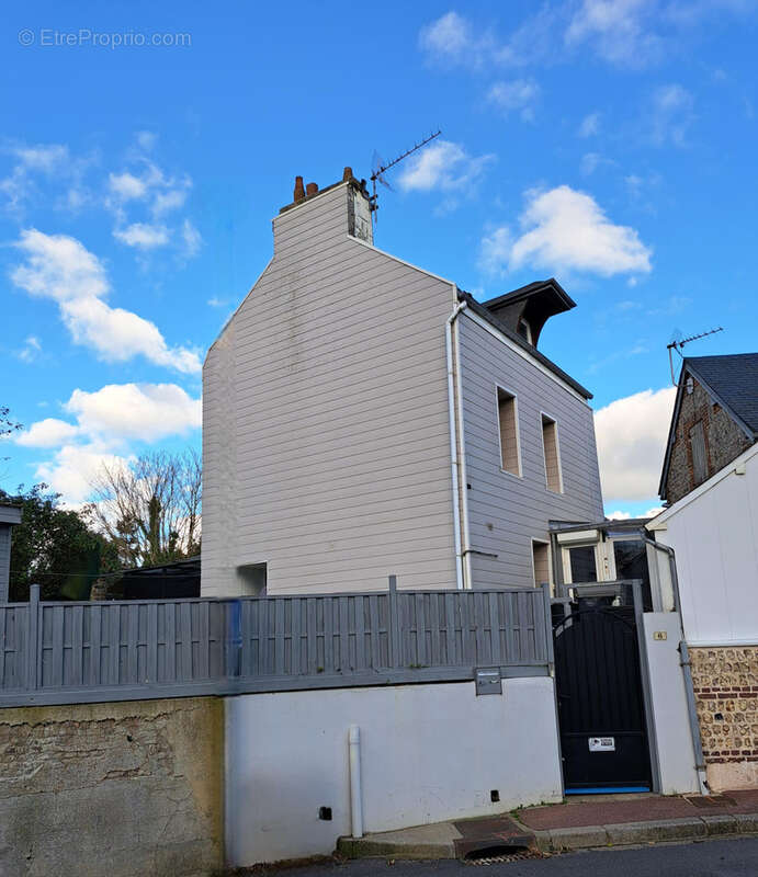 Maison à SAINT-JOUIN-BRUNEVAL