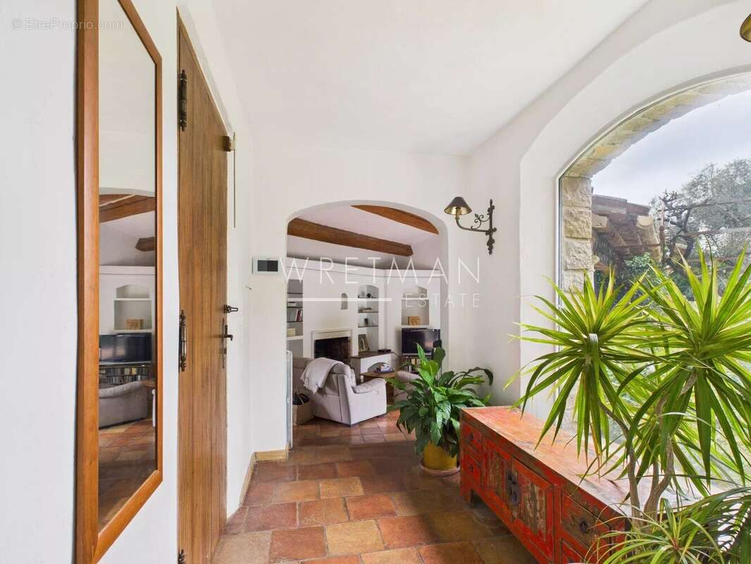 Maison à ROQUEFORT-LES-PINS