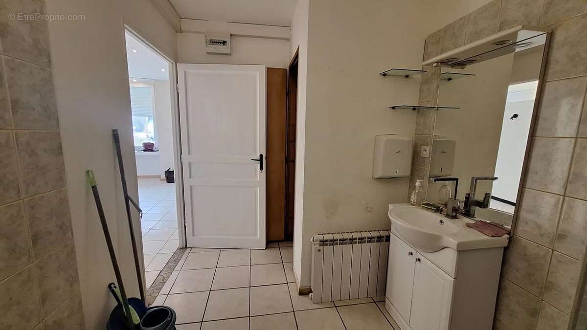 Vente murs Local commercial 40m² - photo 6