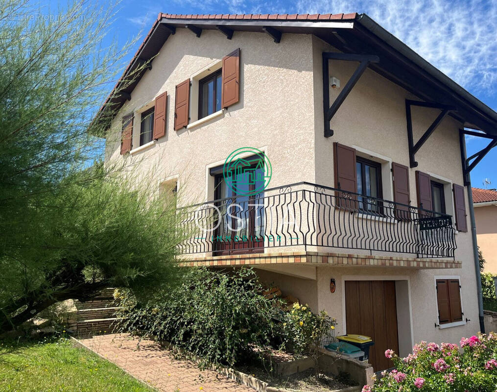 Maison à SAINT-PAUL-EN-JAREZ