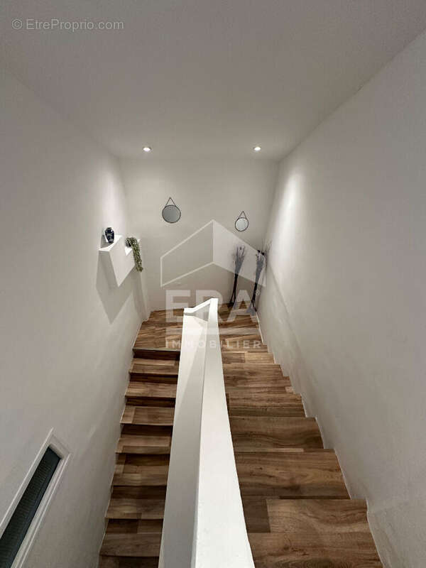 Maison à SAINT-LAURENT-DE-LA-SALANQUE