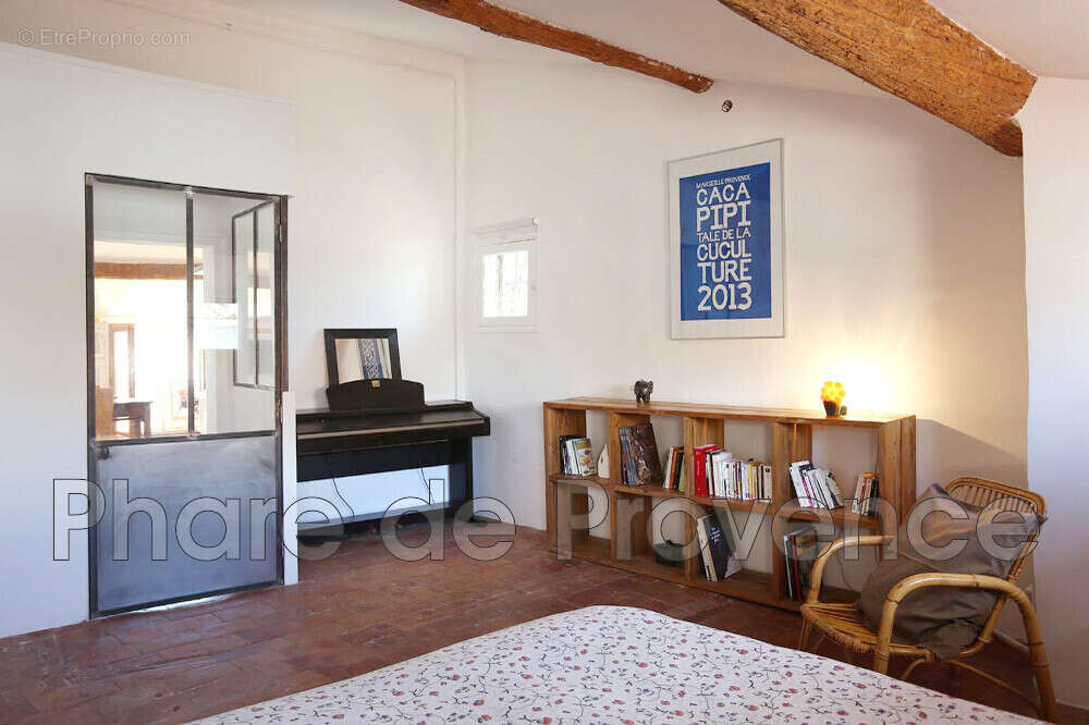 Appartement à MARSEILLE-2E