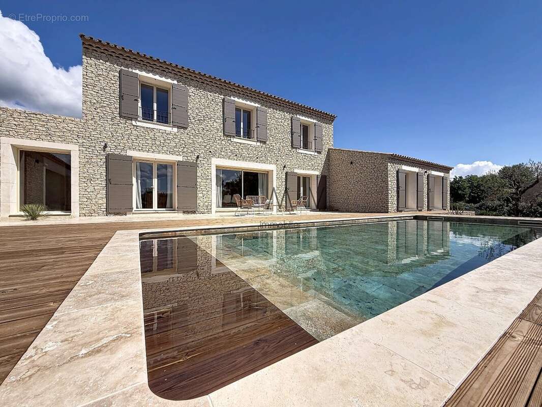 Maison à GORDES