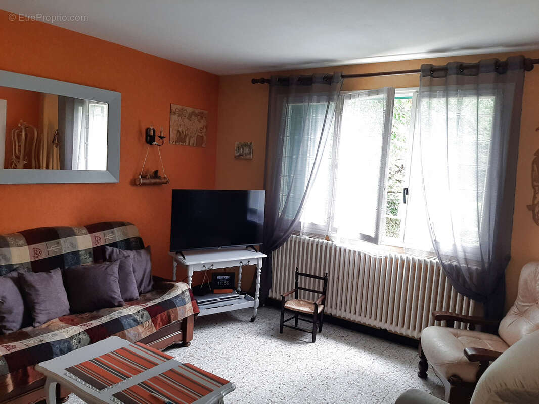 Maison à BAGE-LE-CHATEL