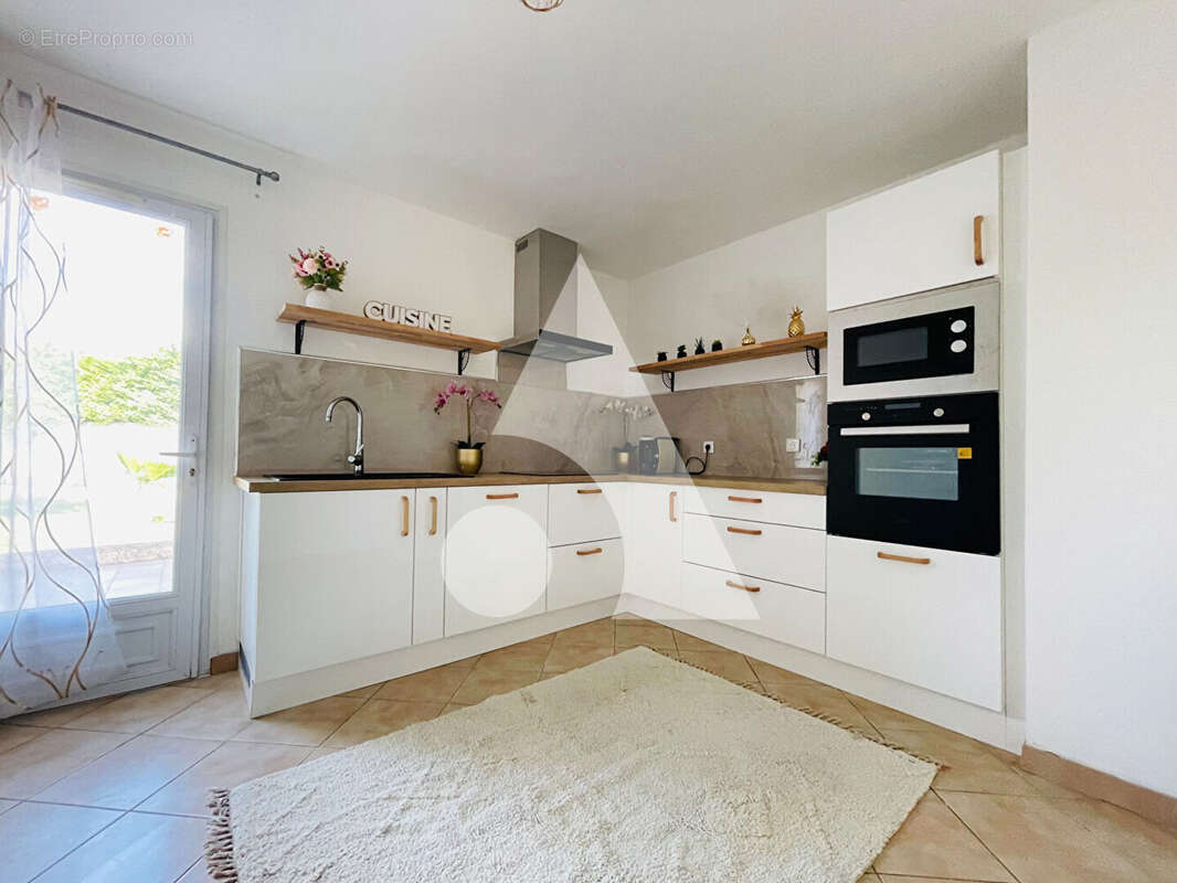 Maison à PEYROLLES-EN-PROVENCE