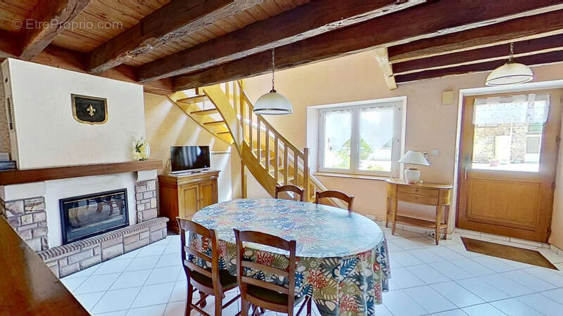 Maison à BAINS-SUR-OUST