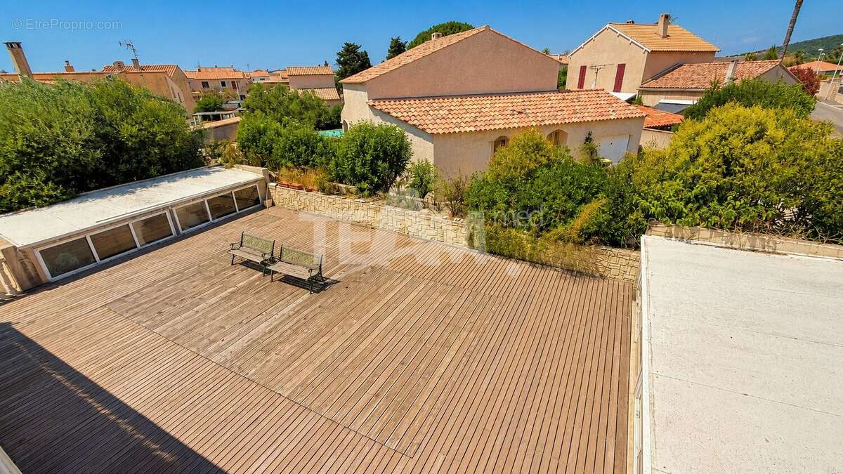 Maison de 330 m² divisé 3 logements - photo 12