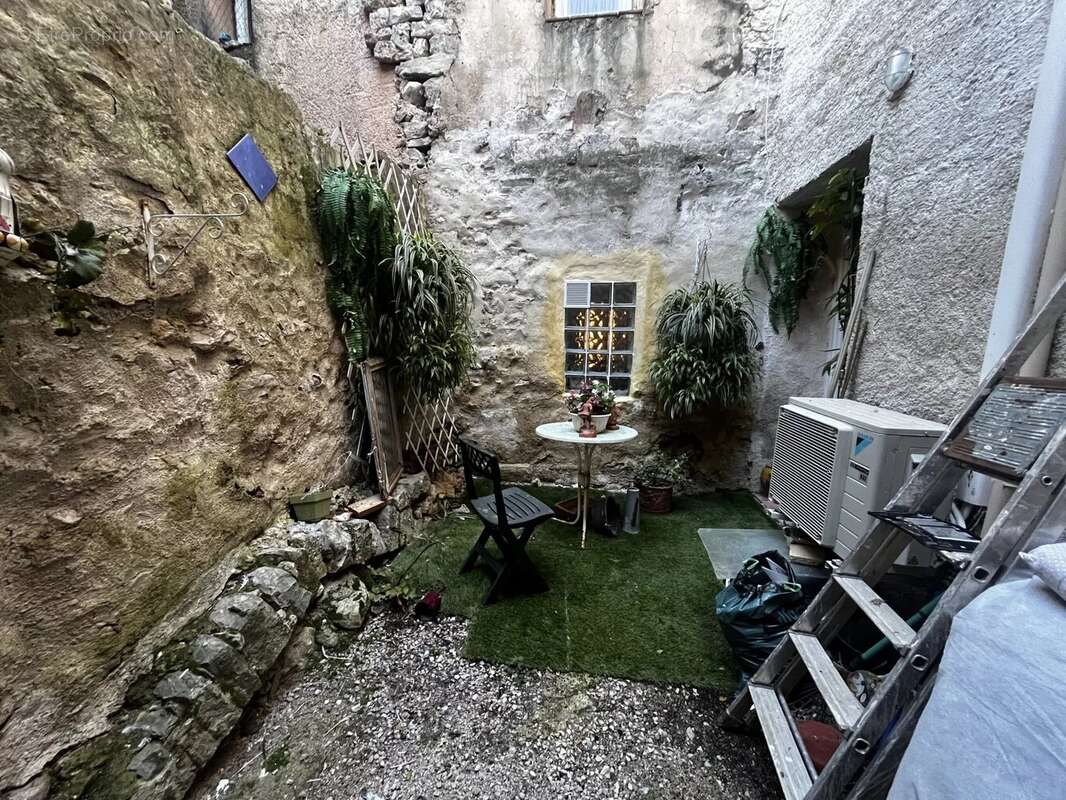 Appartement à LORGUES