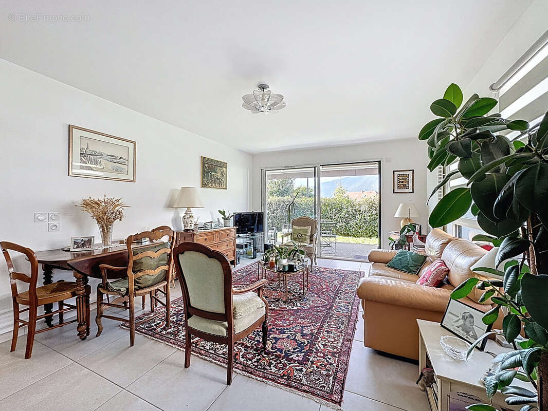 Appartement à BRISON-SAINT-INNOCENT