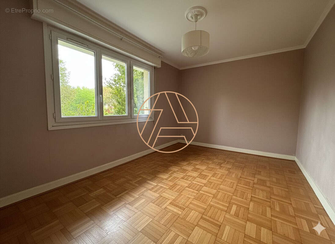 Appartement à SAINT-MAUR-DES-FOSSES