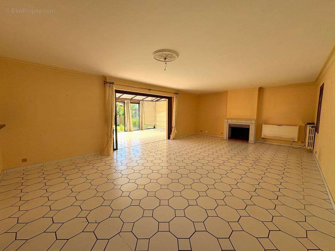 Maison à vendre coeur de ville 130m2 avec piscine et dépendance - photo 9
