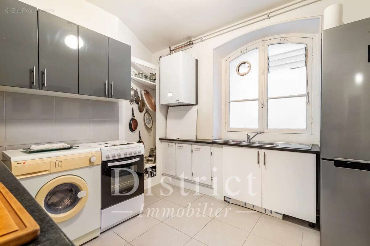 Appartement à PARIS-8E