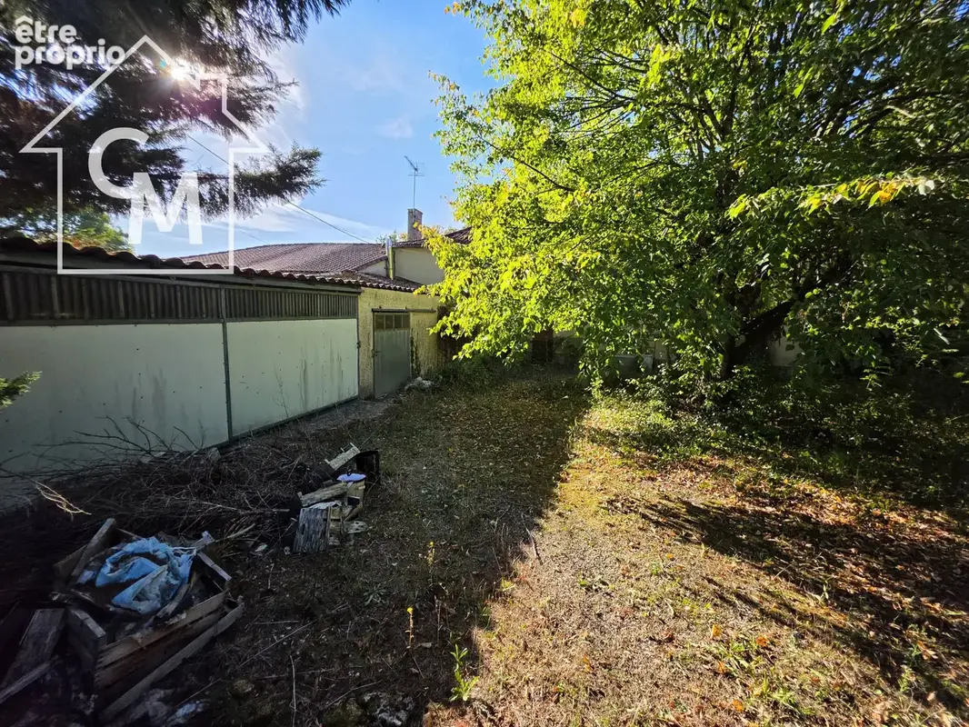 Maison à rénover entièrement avec dépendances et terrain - photo 3