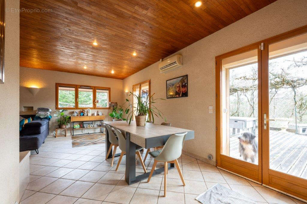 Agréable Contemporaine sur 2500 m2 avec vue et piscine hors sol - photo 7
