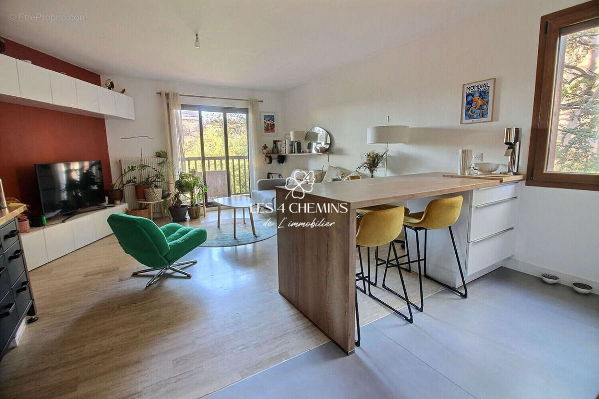 Appartement rénové - Prestations de qualité - Copropriété bien tenue - photo 3