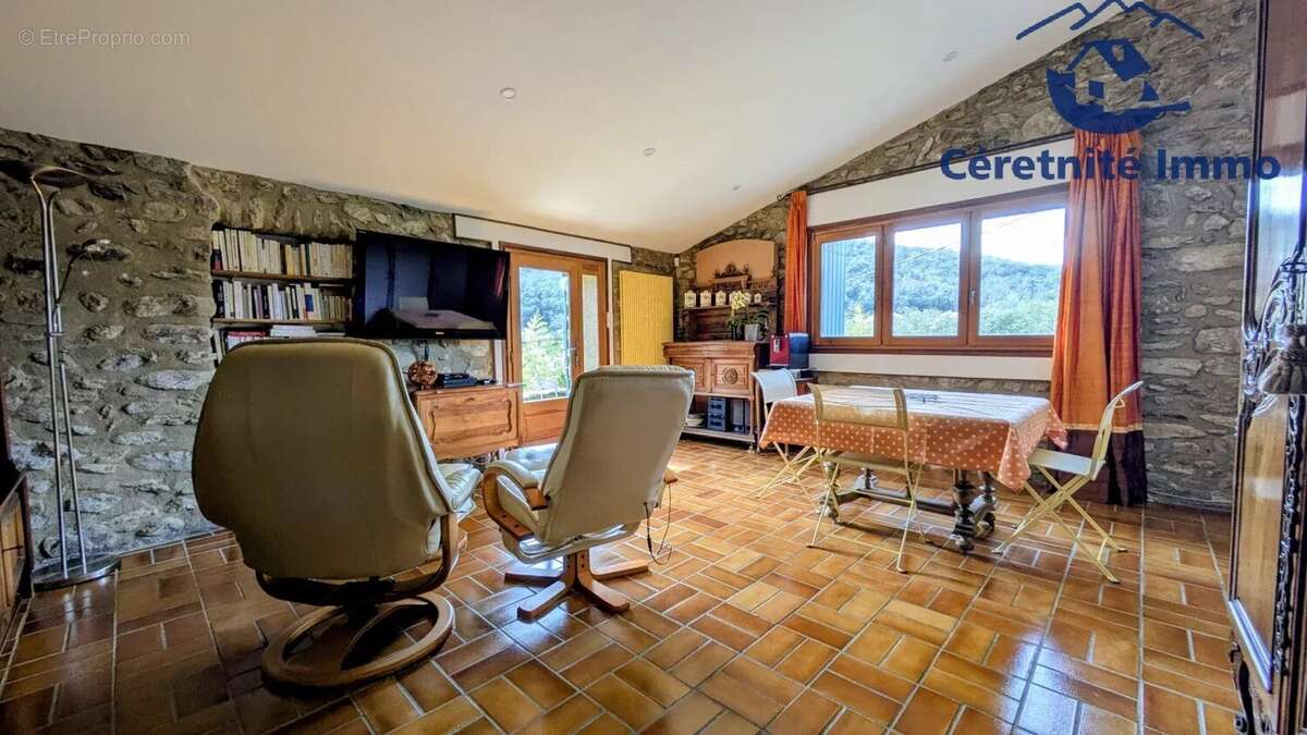 Maison à REYNES