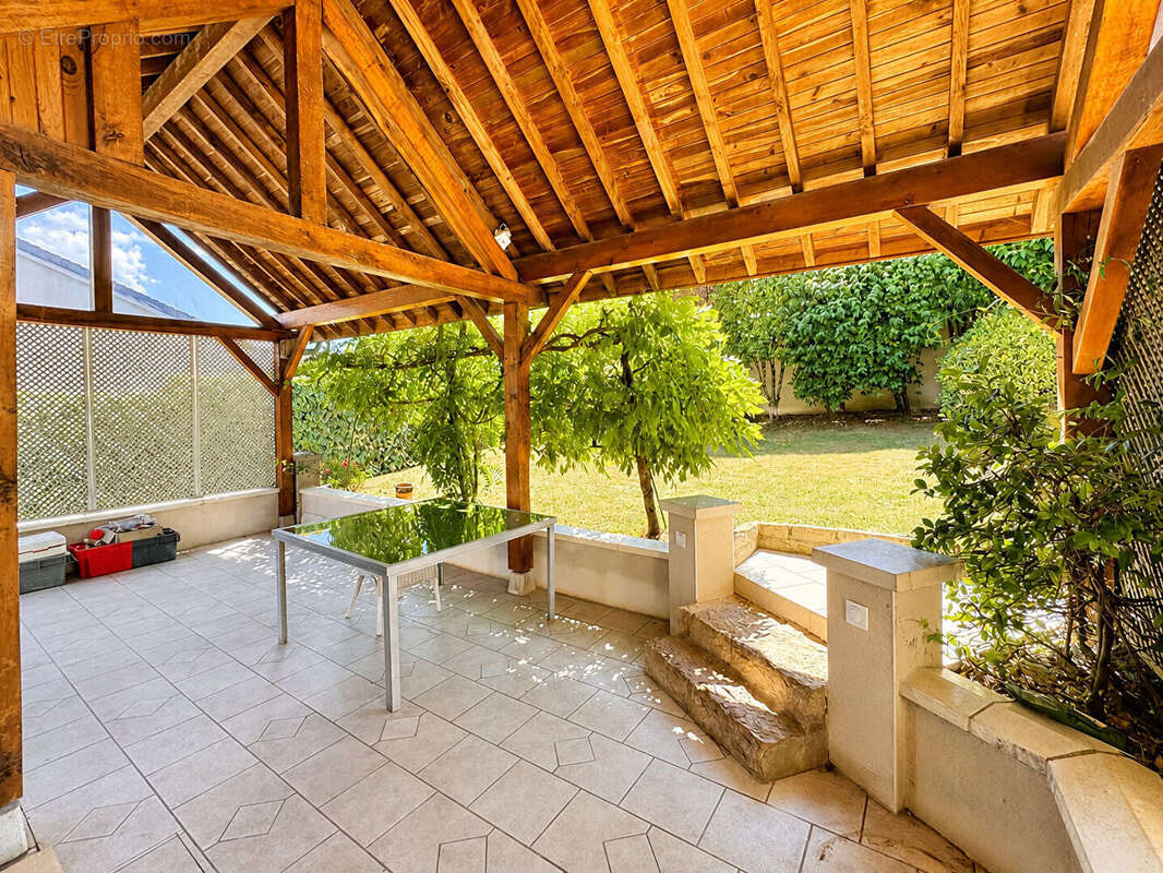 Hautes-Côtes - Maison familiale de 158 m2 - deux garages - deux terrasses - salle de bains et salle d'eau - poêle à granulé - 3  - photo 2