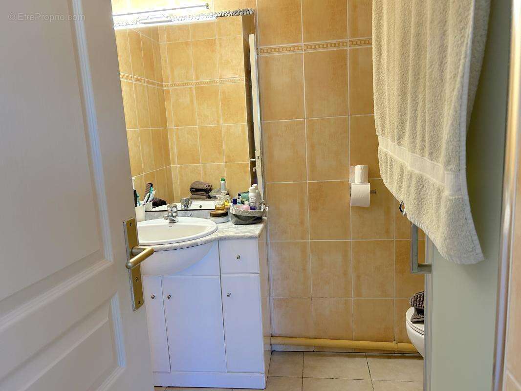 Appartement T3 coeur de ville de Saint Gilles les Bains - photo 10