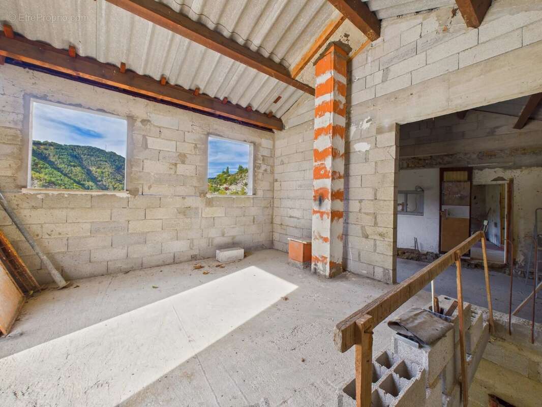 Lantosque GORBLAOU Maison à terminer + Appartement + Terrains + Garage Fermé**Vue Montagne - photo 17