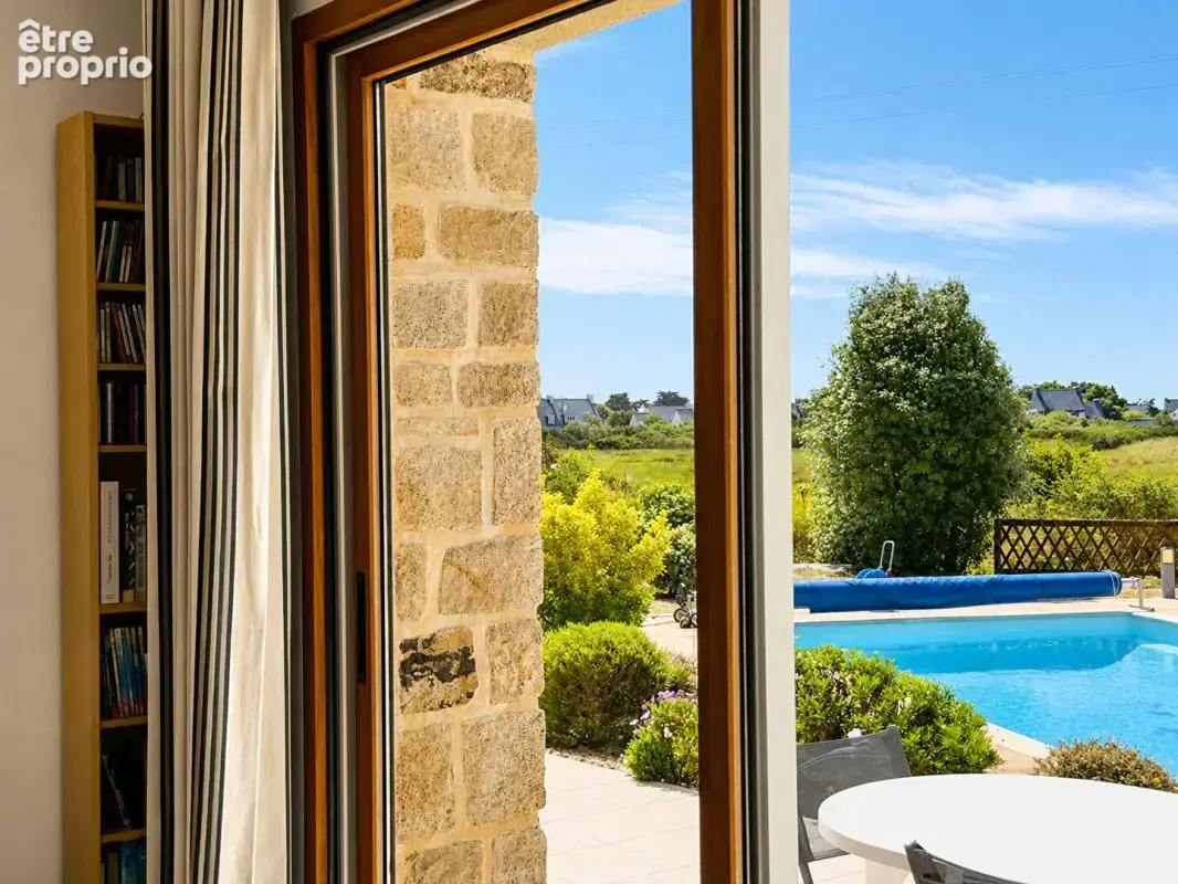 Vue imprenable - Propriété avec piscine et garage à bateau à 5 minutes des plages - photo 7