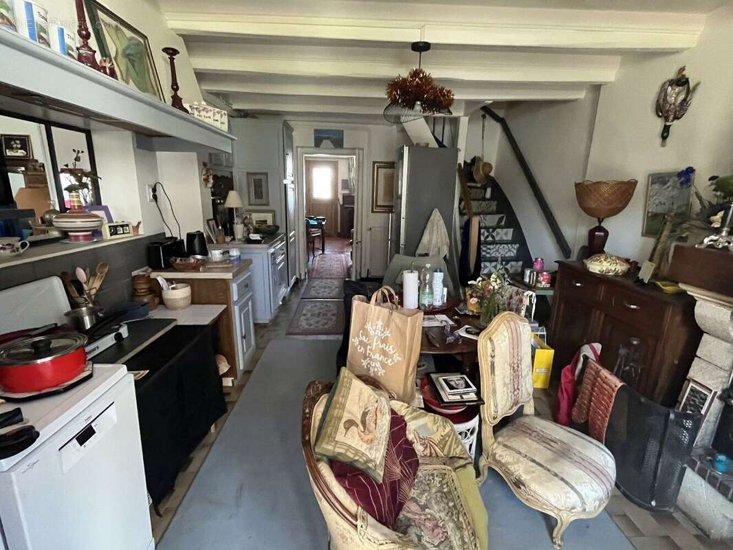 Maison à BORS(CANTON DE MONTMOREAU-SAINT-CYBARD)