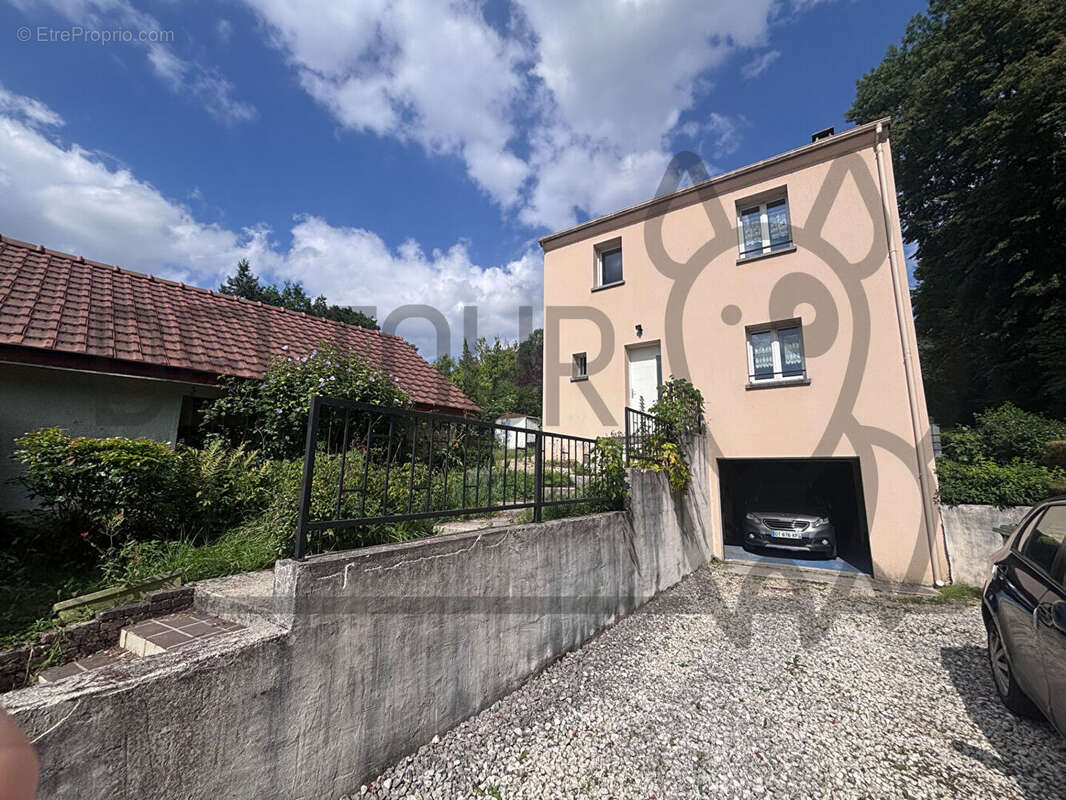 Maison à FAREMOUTIERS