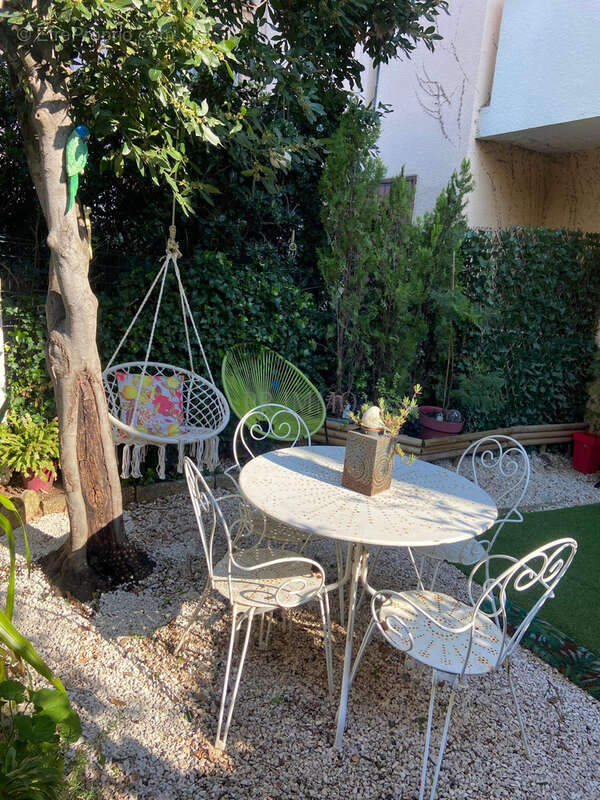 Fréjus, Studio en rez-de-jardin avec extérieur privatif, parking et cave - photo 11