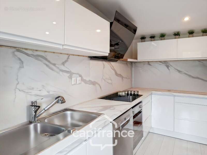 Alleins, maison de plain pied de   83m2 environ établie en zone agricole sur une parcelle de 3 400m2 m2 avec garage attenant - photo 10