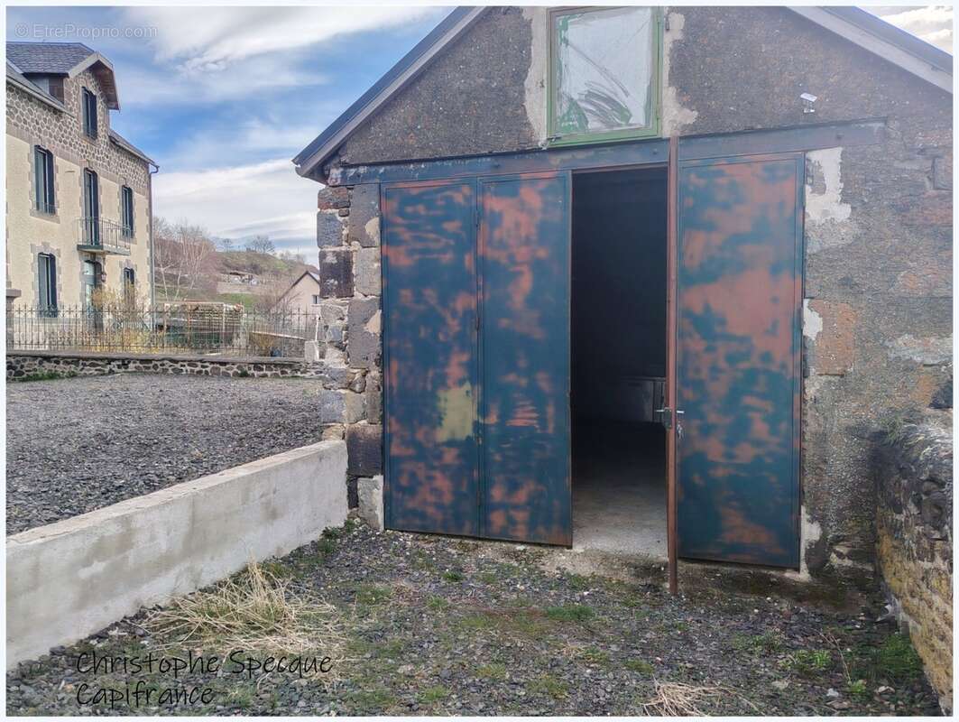 Maison de maître rénovée avec dépendances et gîte – Un bien rare au cœur de la campagne LE VERNET SAINTE MARGUERITE (63) - photo 17