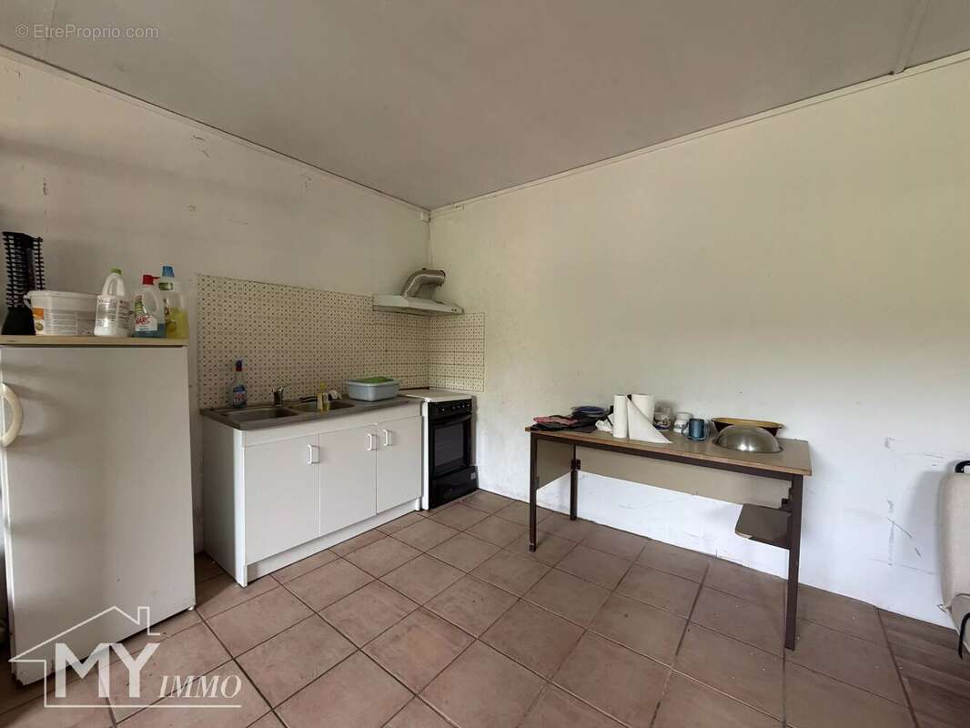 ST PEY DE CASTETS : Local avec garage, logement et jardin - photo 6