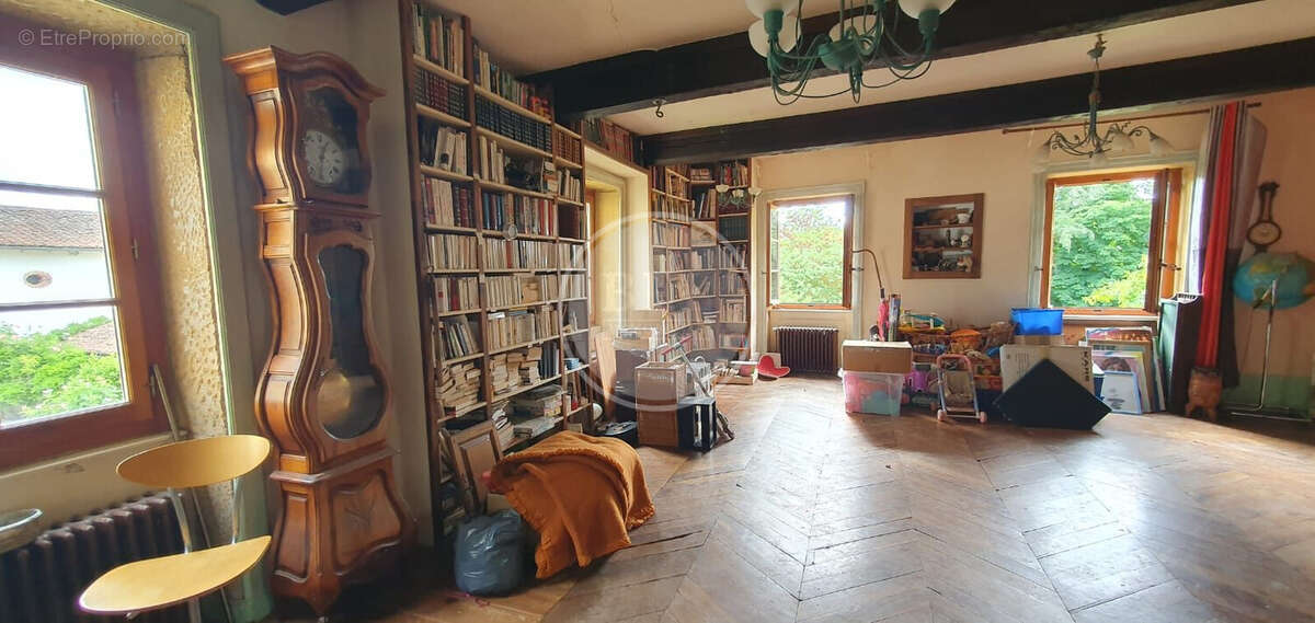 Maison à BESSENAY