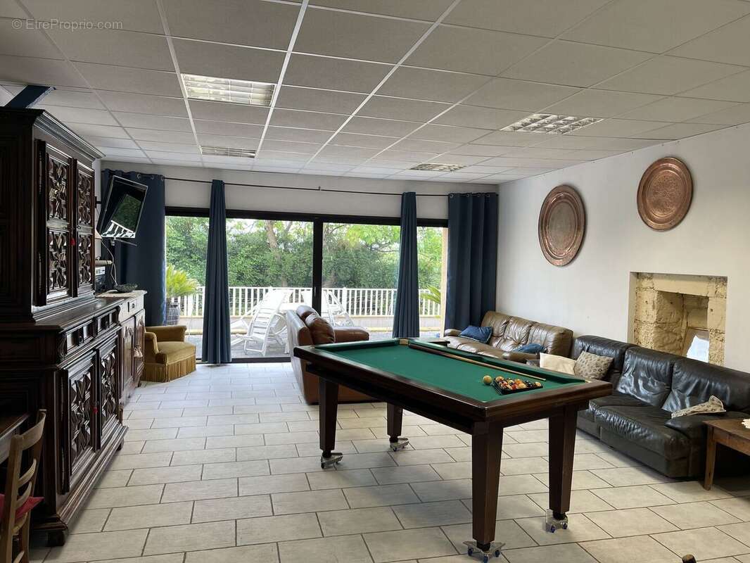 Une maison pleine de vie et de possibilités avec piscine et 2 hectares et demi et ... 9 chambres ! - photo 14