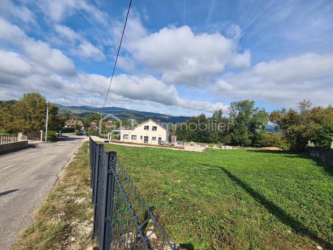 Terrain à SAINT-LAURENT-DU-PONT